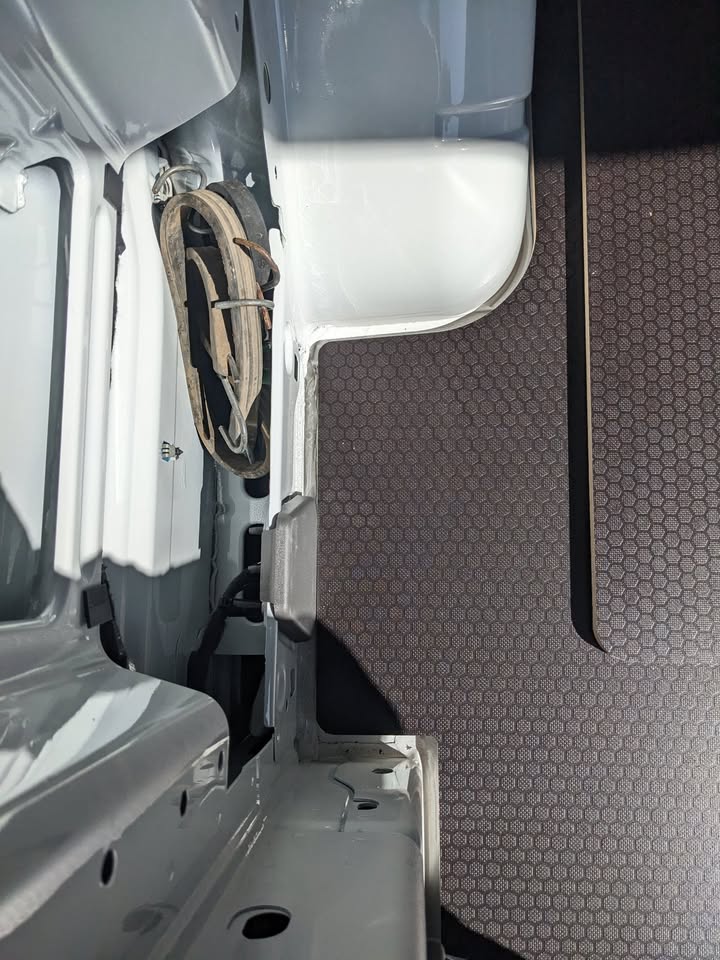 FORD TRANSIT 148 Flooring