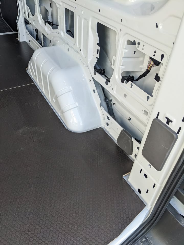FORD TRANSIT 148 Flooring