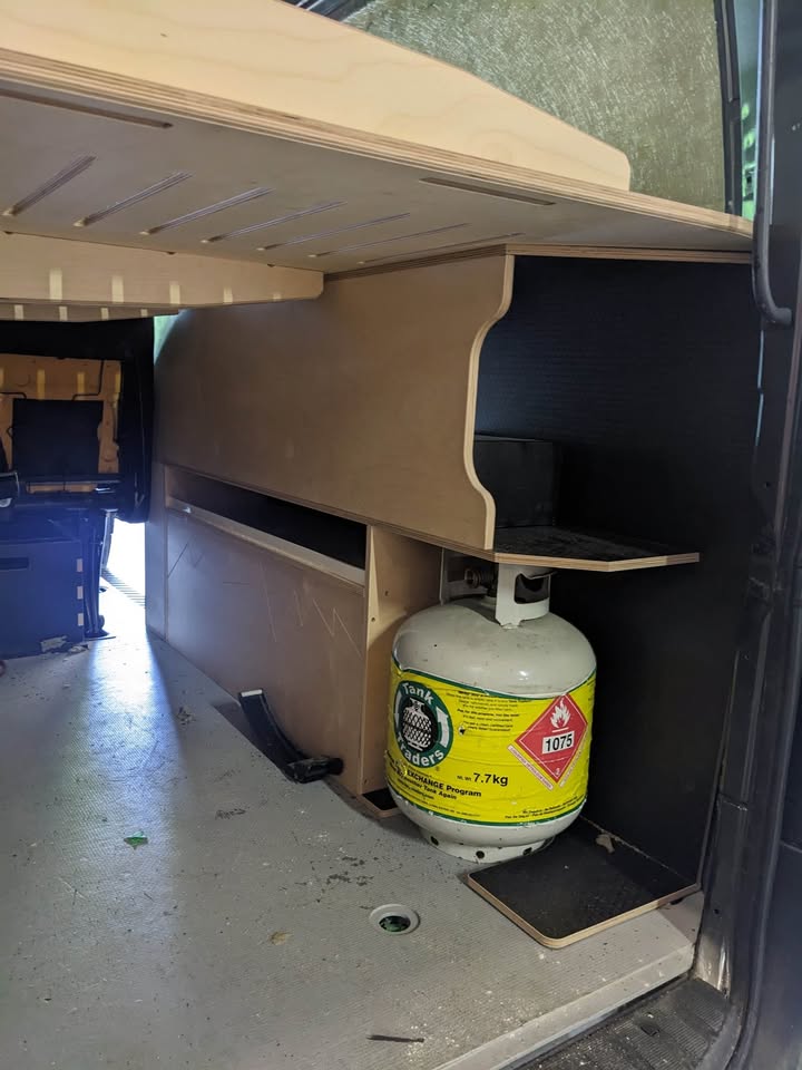 SPRINTER 144 - Bed and storage system