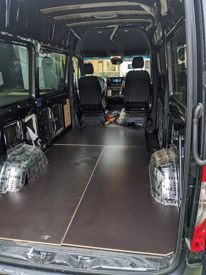 SPRINTER 144 Flooring panels