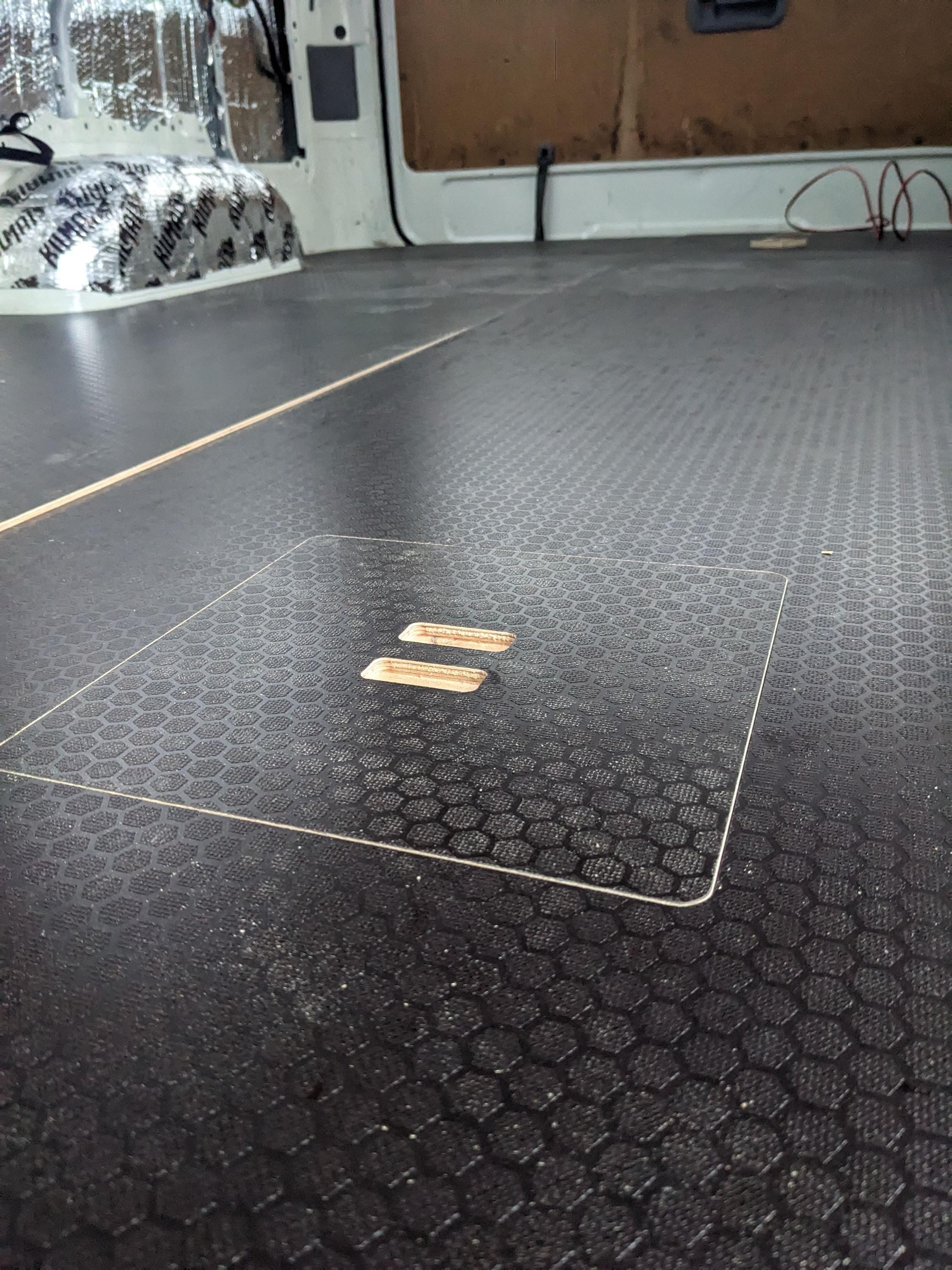 Toyota Hiace H200 - 2004-2019 - Regular body, Regular wheelbase - floor .dxf file for CNC