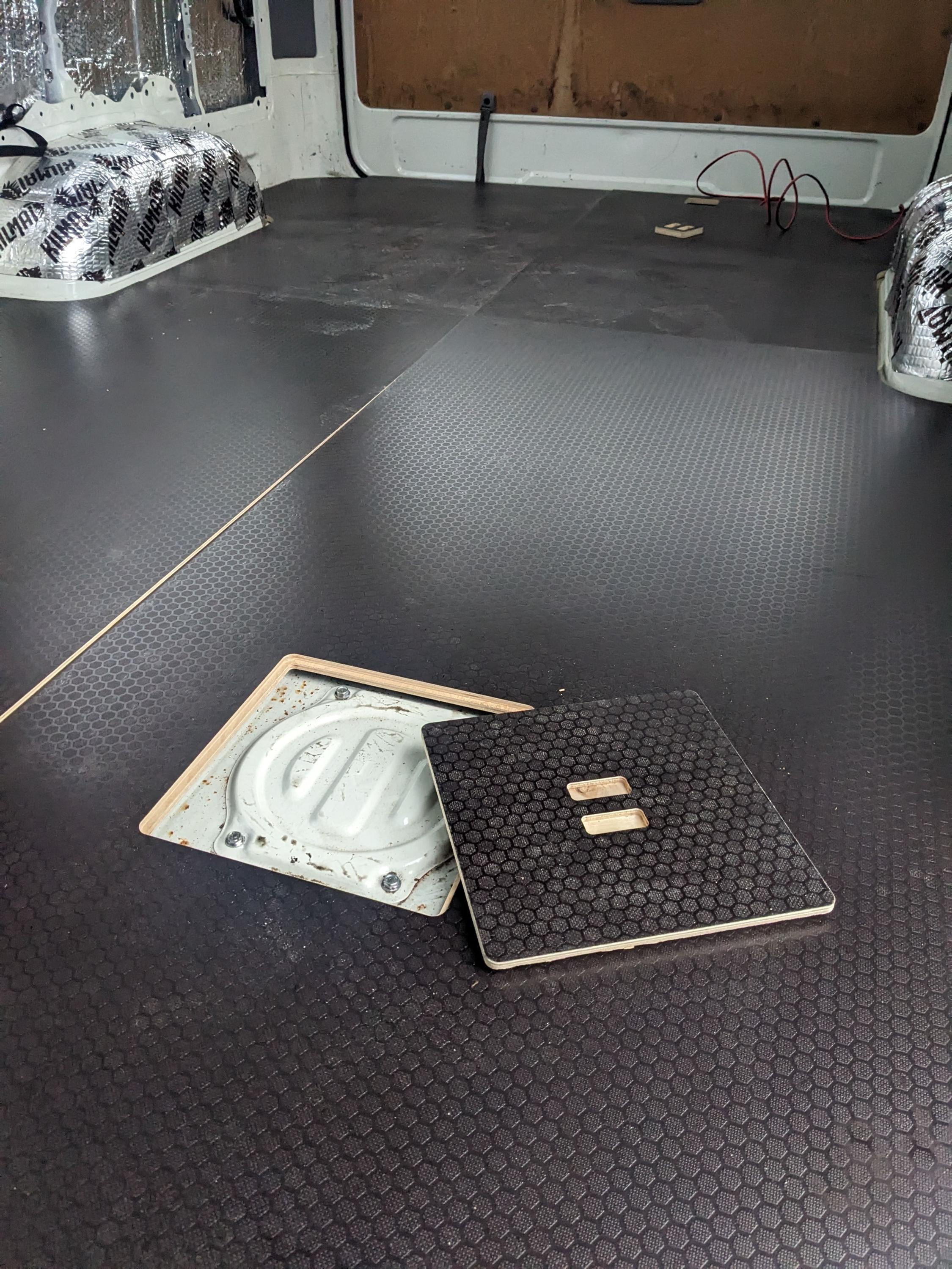 Toyota Hiace H200 - 2004-2019 - Regular body, Regular wheelbase - floor .dxf file for CNC