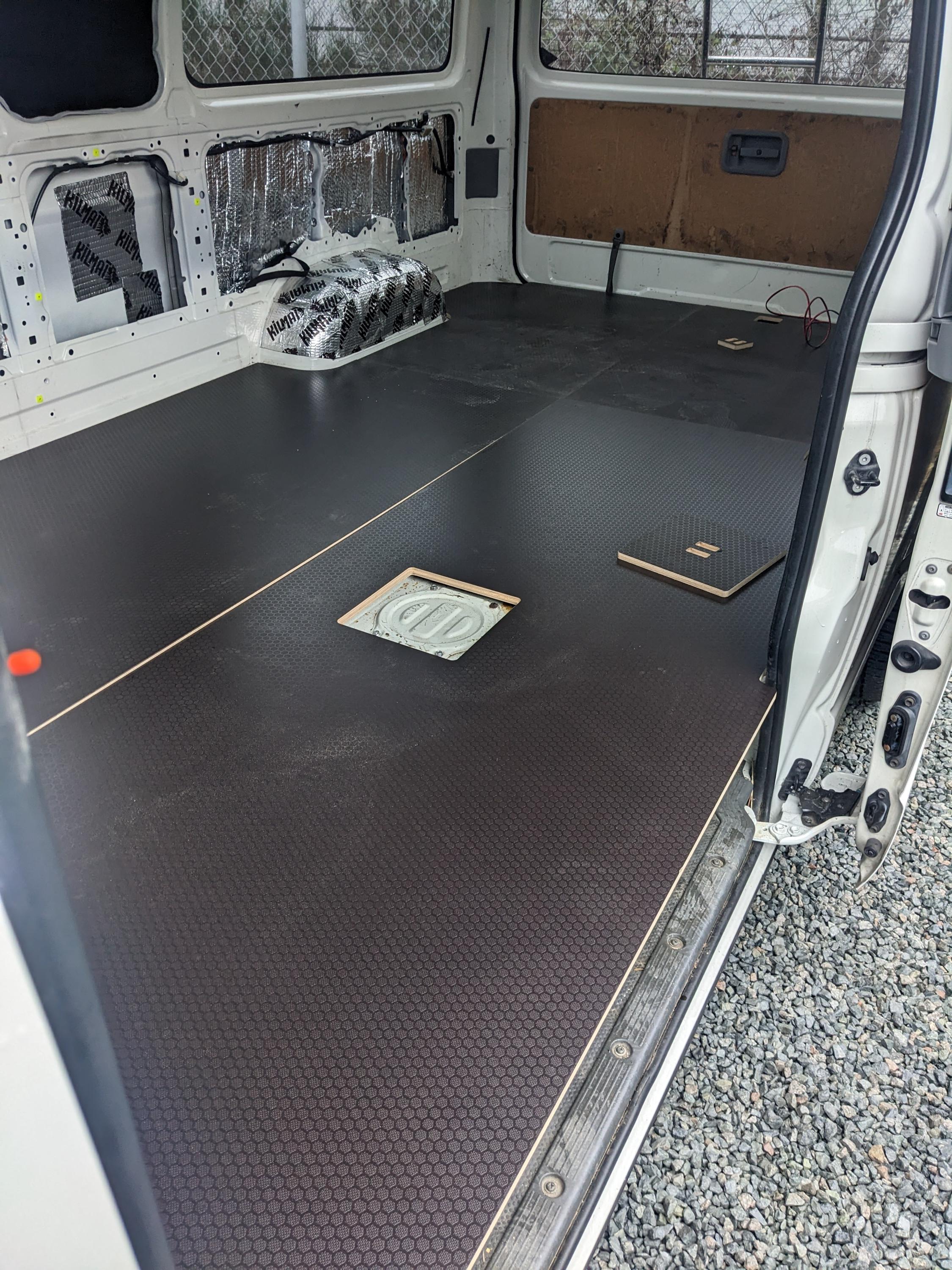 Toyota Hiace H200 - 2004-2019 - Regular body, Regular wheelbase - floor .dxf file for CNC